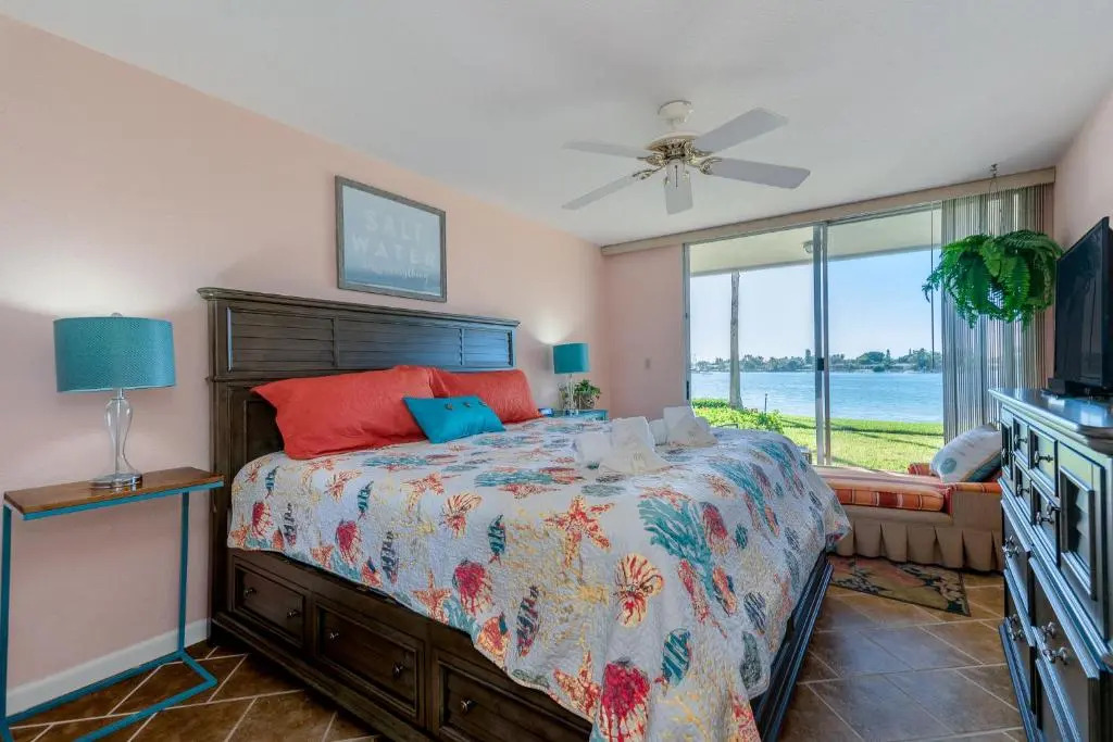Bahia Vista 8-115