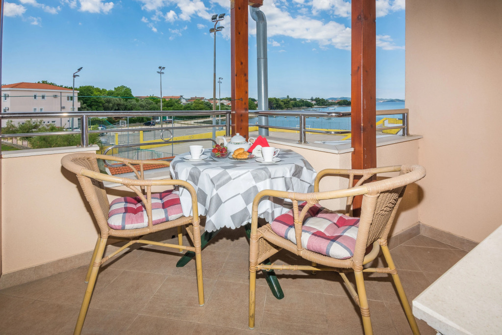 Beachfront Apartment Mira 3