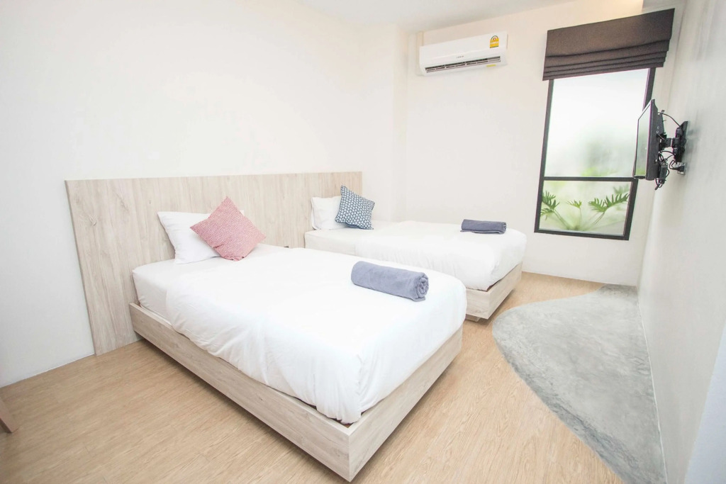All day hostel at BTS Bang Chak