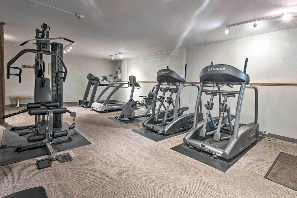 Pool, Tennis & More: Gouldsboro Getaway!