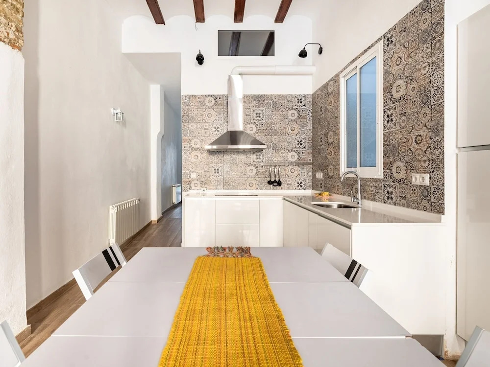 Captivating Holiday Home in Valencia near Sea Beach