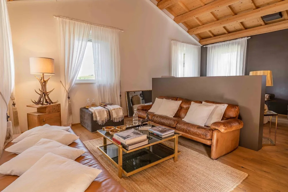 CasaVostra - Ambience Suites