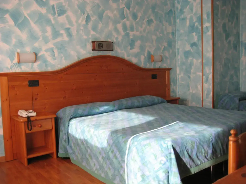 Hotel Holiday Debili