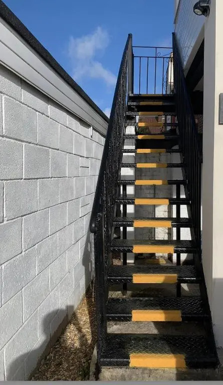 2 Bed 1st Floor Apartment-Own Entrance & Parking