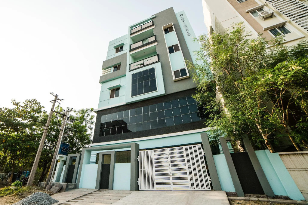 OYO 40077 Cyber Suites