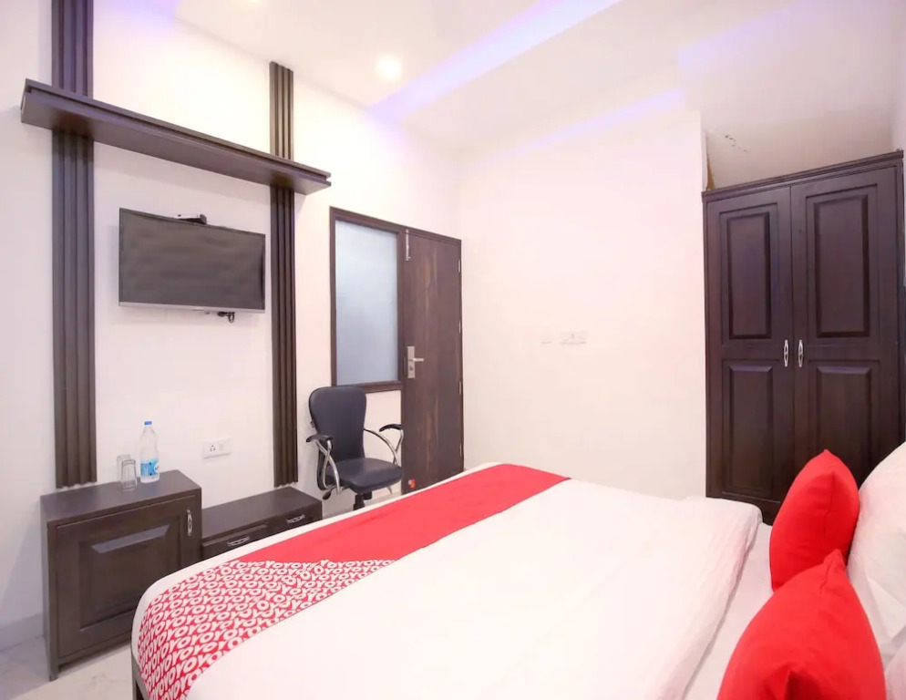 OYO 11034 Hotel JD Plaza