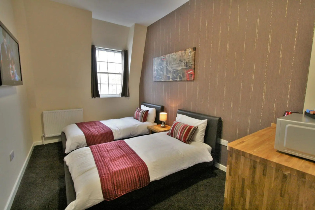 Central Hotel Gloucester by RoomsBooked