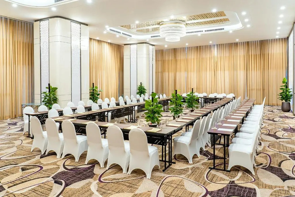 DeLaSea Ha Long Hotel - Modern Bayview Escape
