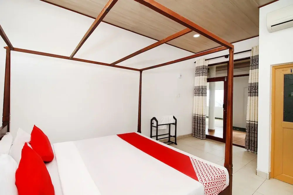 OYO 334 Royal Oshin