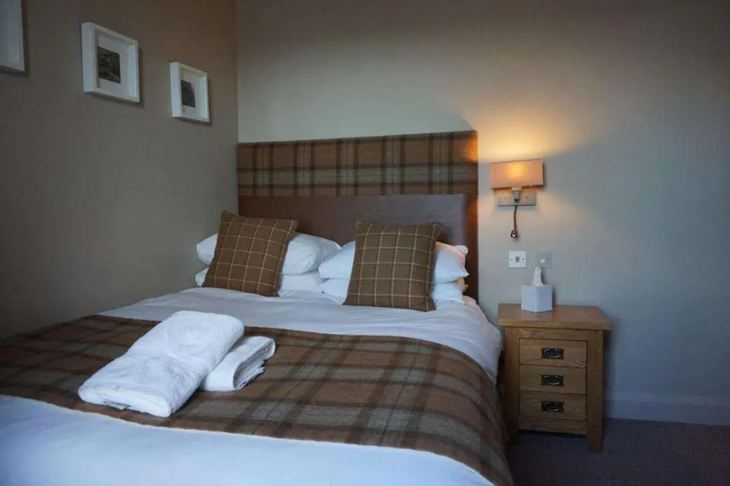 Lochside Hotel