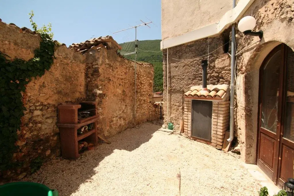 Sotto Il Castello