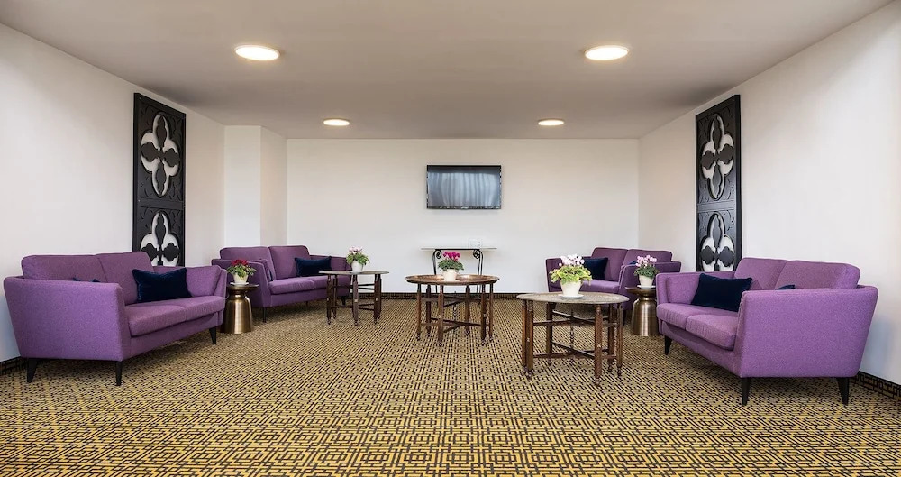 Seven Arches Hotel