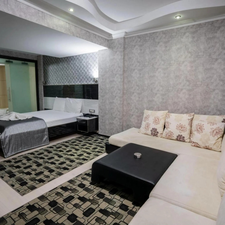 Halley Hotel