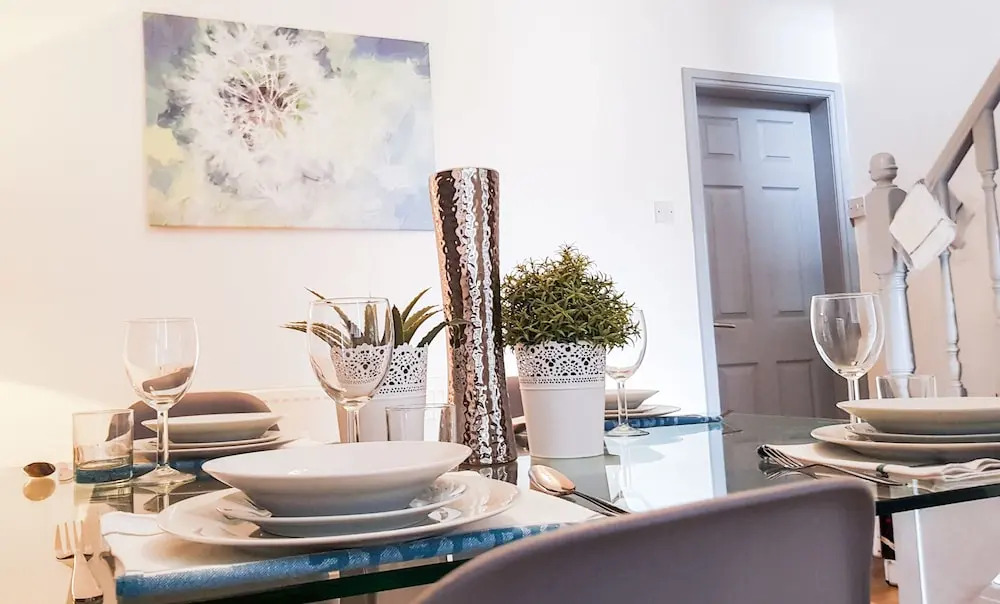 Ideal Home away in Smithalls, Bolton