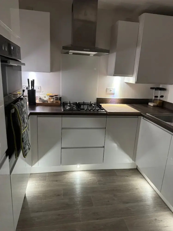 Luxurious Home Near Luton Airport. Suitable for Families and Contractors
