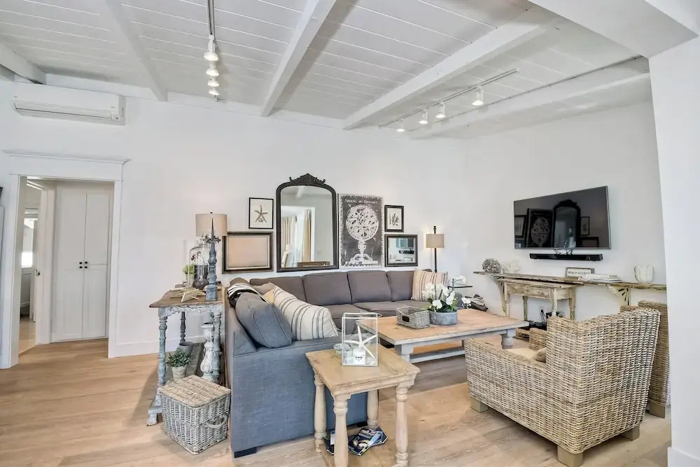 180 n 190 Walnut Entire Home