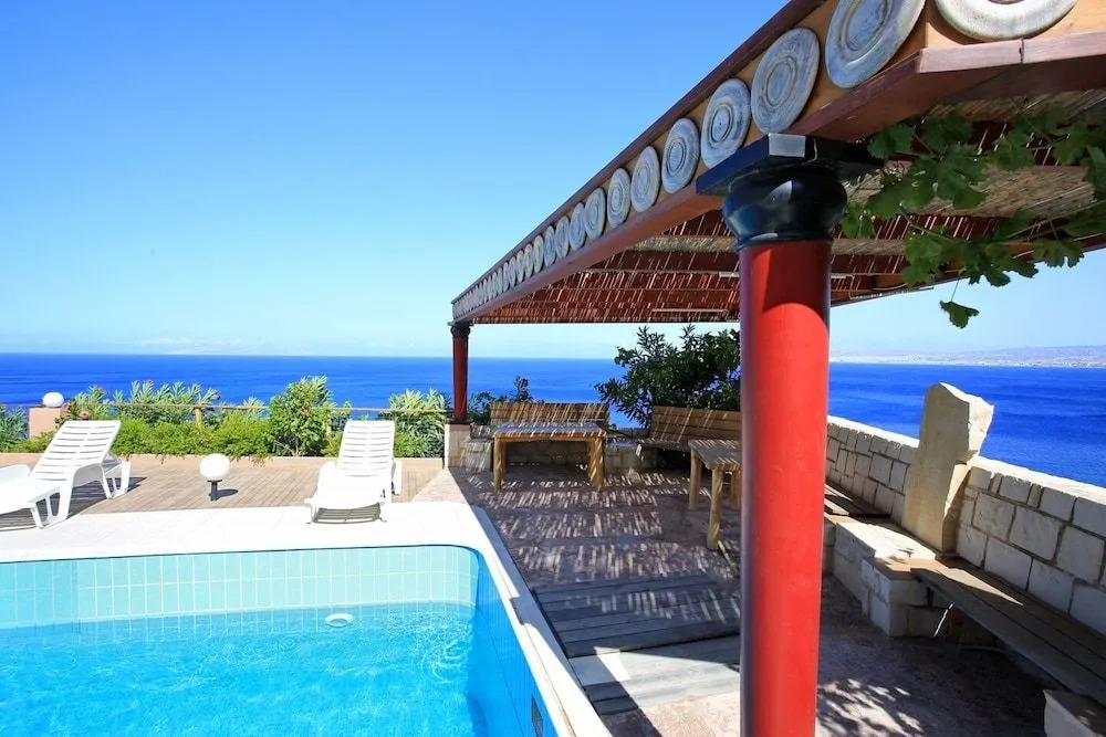 Villa Diktynna Embrace the Endless Blue