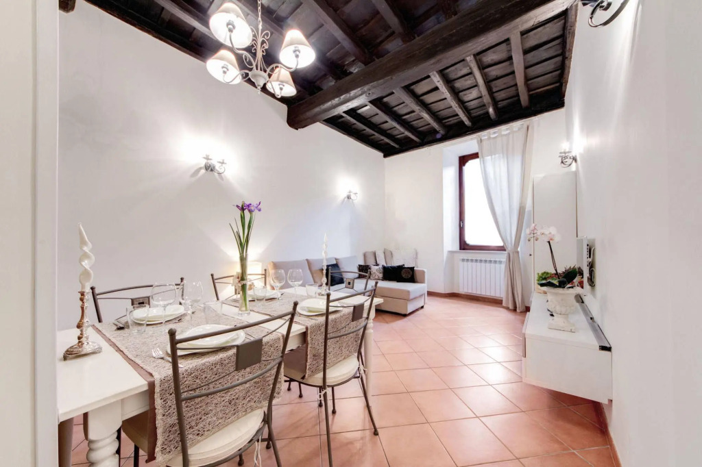 Elegant Apartment Behind the Colosseum