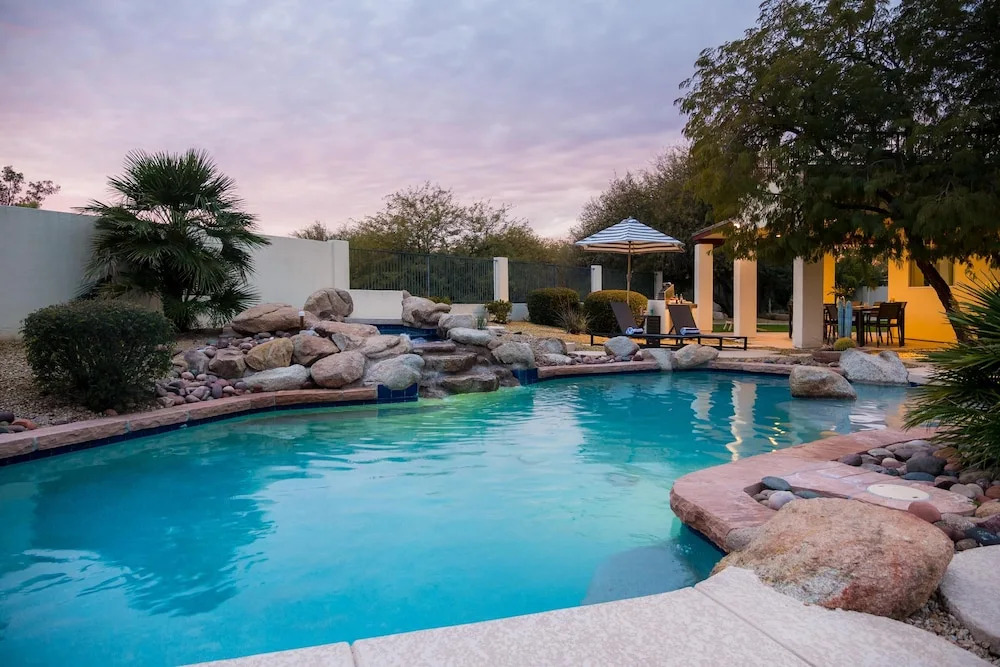 Sandstone by AvantStay Spacious Desert Oasis w Pool BBall Crt Movie Room