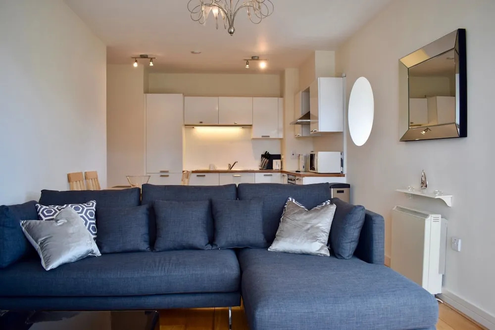 2 Bedroom Flat By The Canal