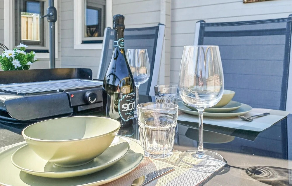2 Bedroom Awesome Home In Heinkenszand
