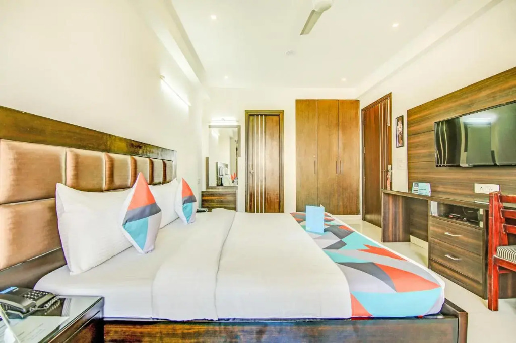 Via Hemkunt Residency - Nr Yatharth Super Speciality Hospital - Noida 110