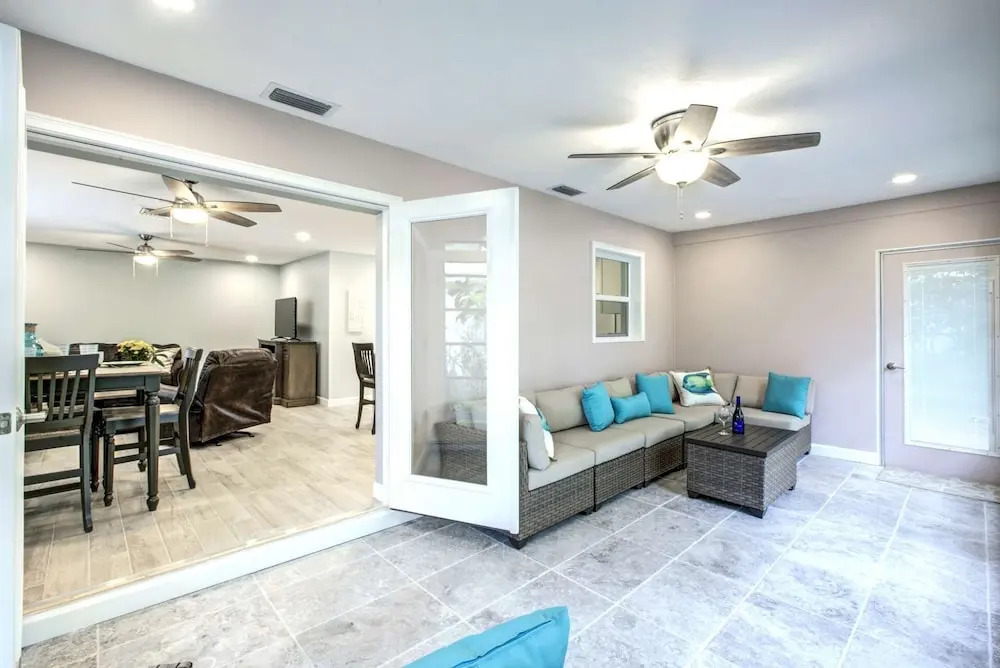 Moonmist Gorgeously Renovated Courtyard