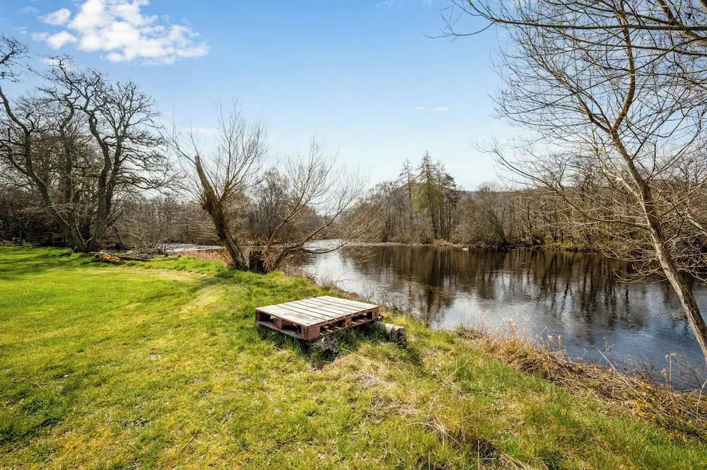 2 Bed Chalet - Sleeps 3 - River and Mountain Views