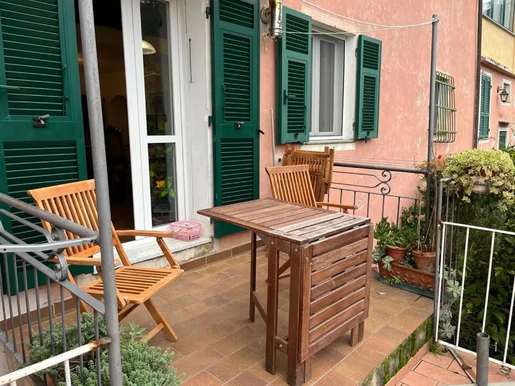 LevantoTwo bedrooms Flat with terrace