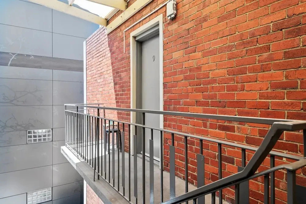 Convenient Apartment in Heart of Carlton