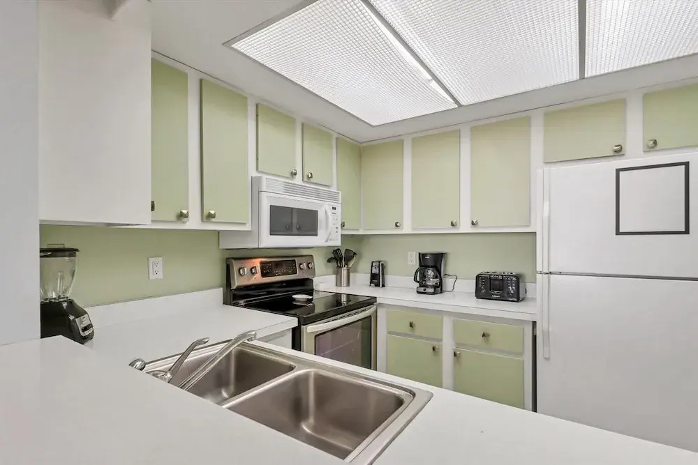 Anchorage Resort 8th Floor Condo In Siesta Key With Resort Amenities And Private Beach Access! 2 Bedroom Condo