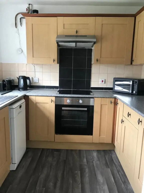 3 Bed House With Parking in Lighthorne Heath