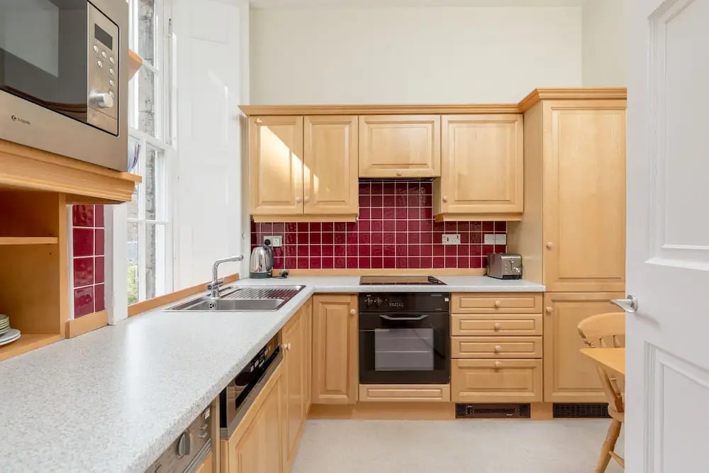 Light and Spacious 2 Bedroom Flat in Heart of Edinburgh