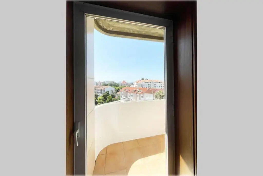 Yellow House Aveiro Free Netflix and garage
