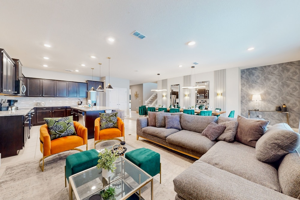 Inviting Family-friendly Home W/private Pool, Spa, Central AC, & W/D