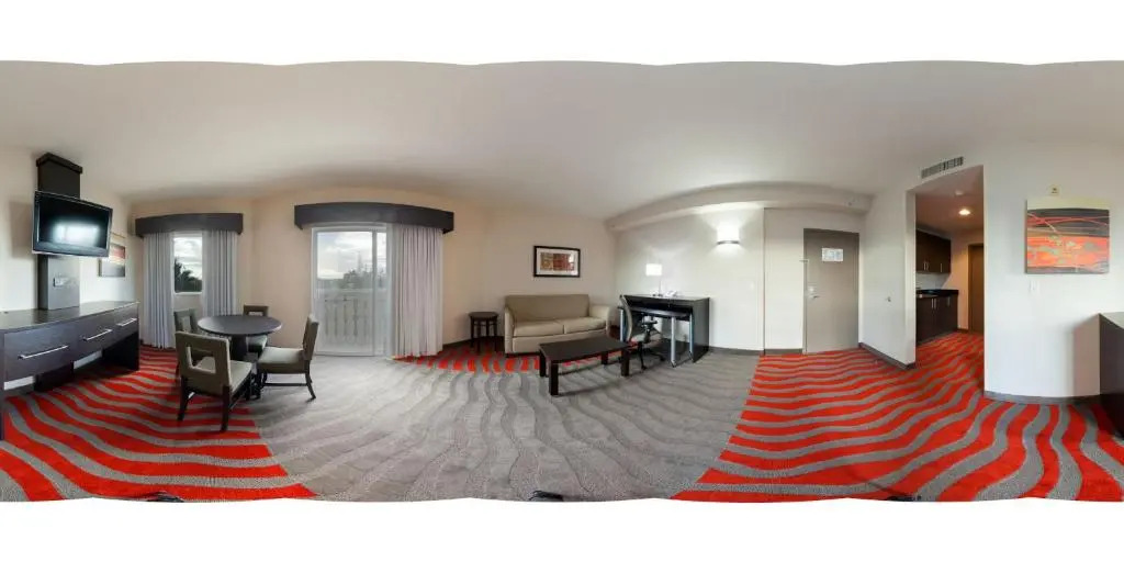 Holiday Inn Express & Suites Naples Downtown - 5th Avenue by IHG