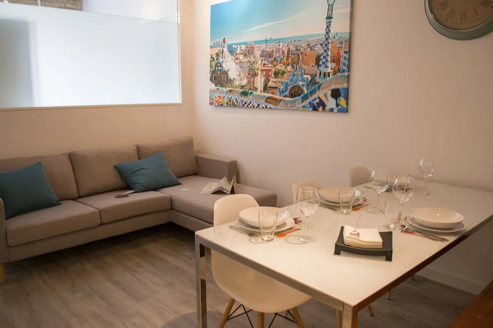 Happy People Sagrada Familia Apartments