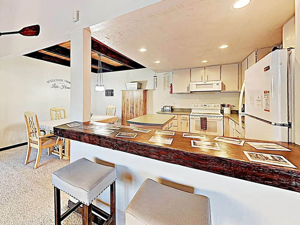 New Listing! Mountain-View Townhome w/ Hot Tub townhouse