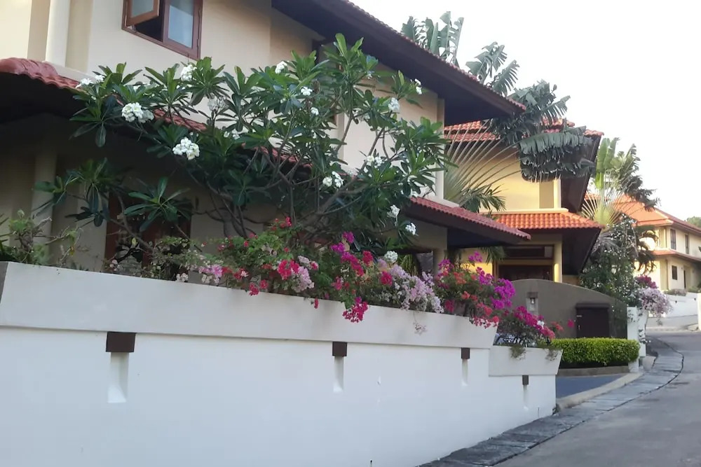 6 Bedroom Twin Villas on Beach Front Resort 11/12