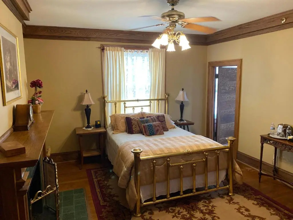 Inn at 835 Boutique Hotel