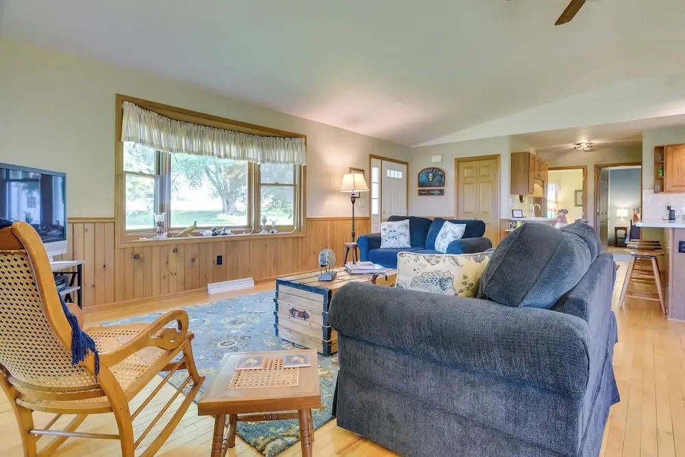 2 Mi to Wineries: Calm Cottage on 90 Acres w/ Barn
