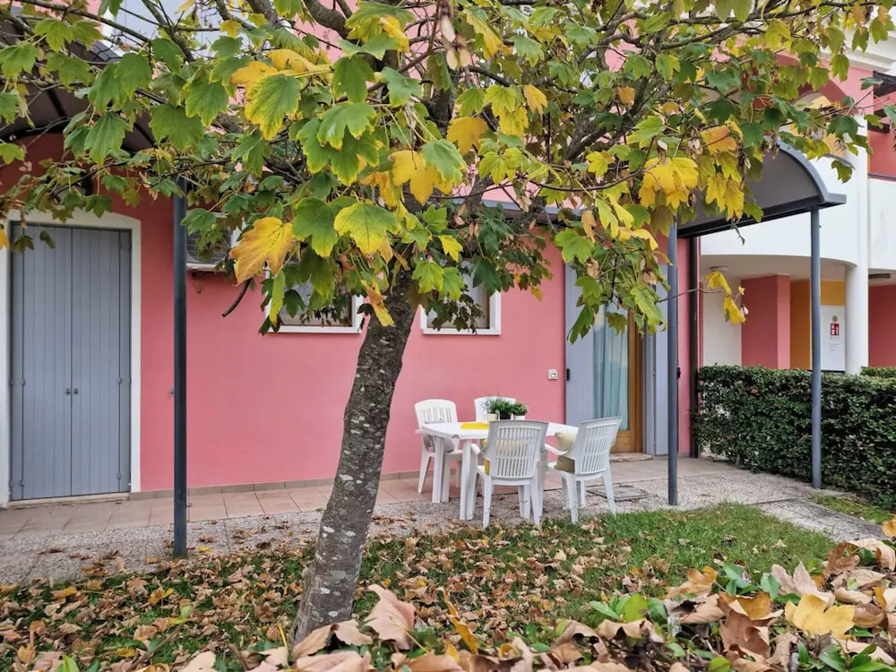 Lovely Holiday Home With Fenced Garden and Pool