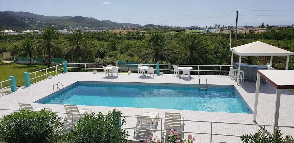 Royal Cove Hotel