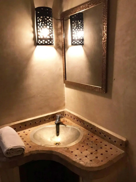 Safran flat with 2 large terraces Central Location