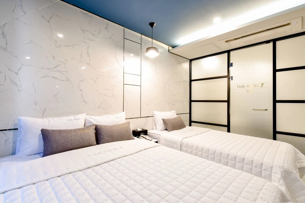 The SWEET Hotel