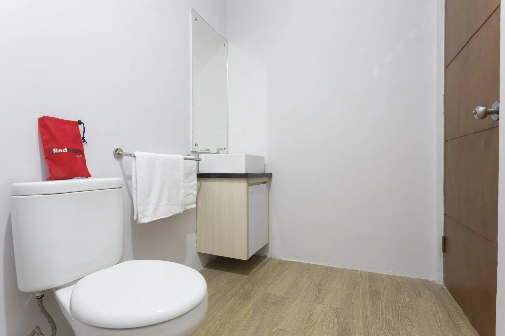 RedDoorz Plus near Cilandak Town Square 2