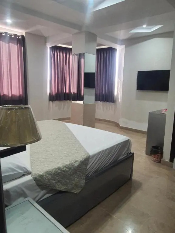 HotelH6