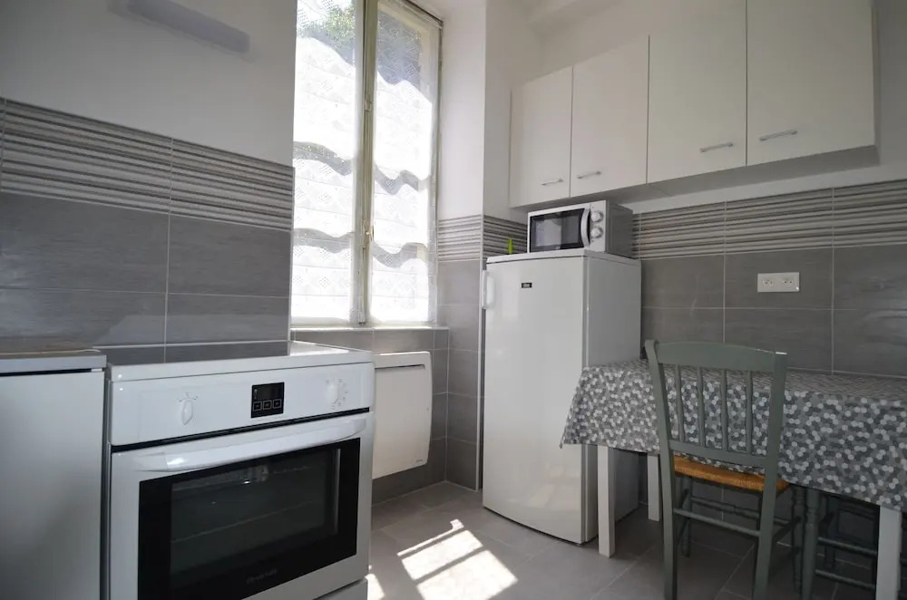 Quiet Modern Studio In The Heights Of The Port Of Nice