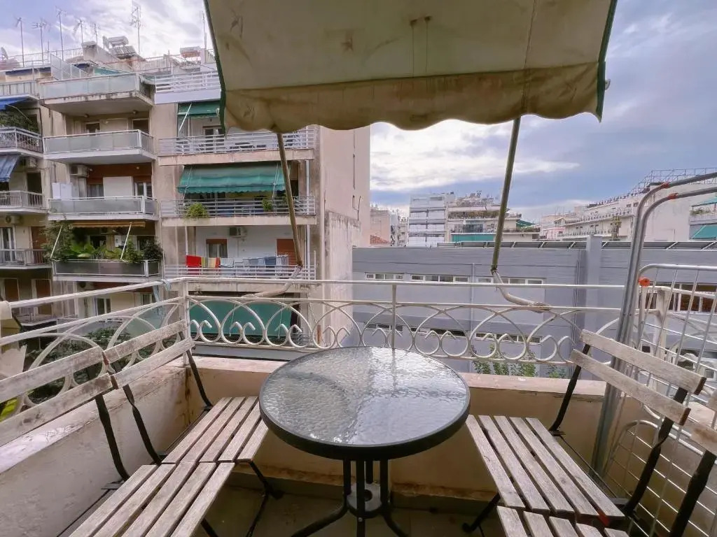 Stathmos Larissis A, a cozy 2BR Apartment, Clo...