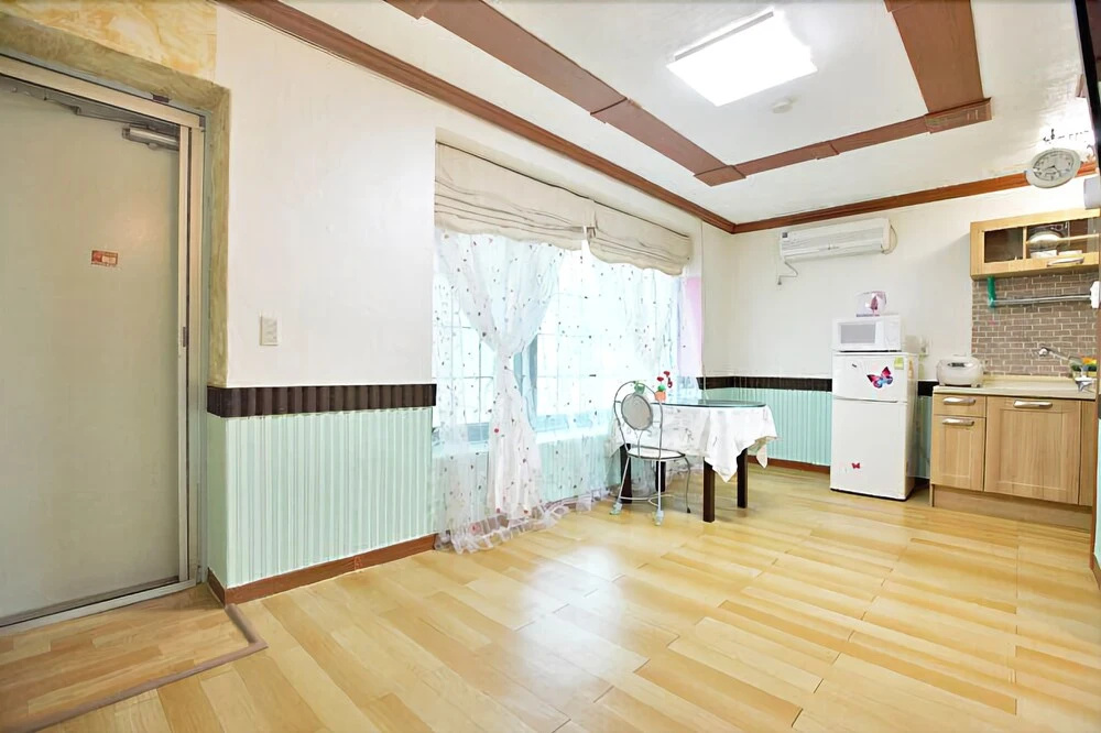 Taean Red Pension